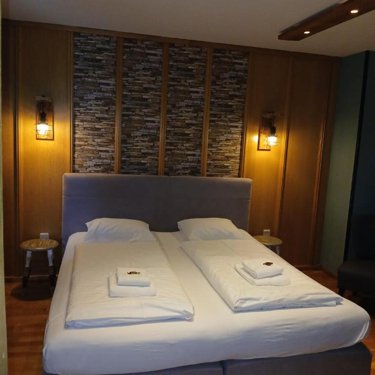 Pension & Apartments Weissbriach - Familienzimmer mit Balkon - 2