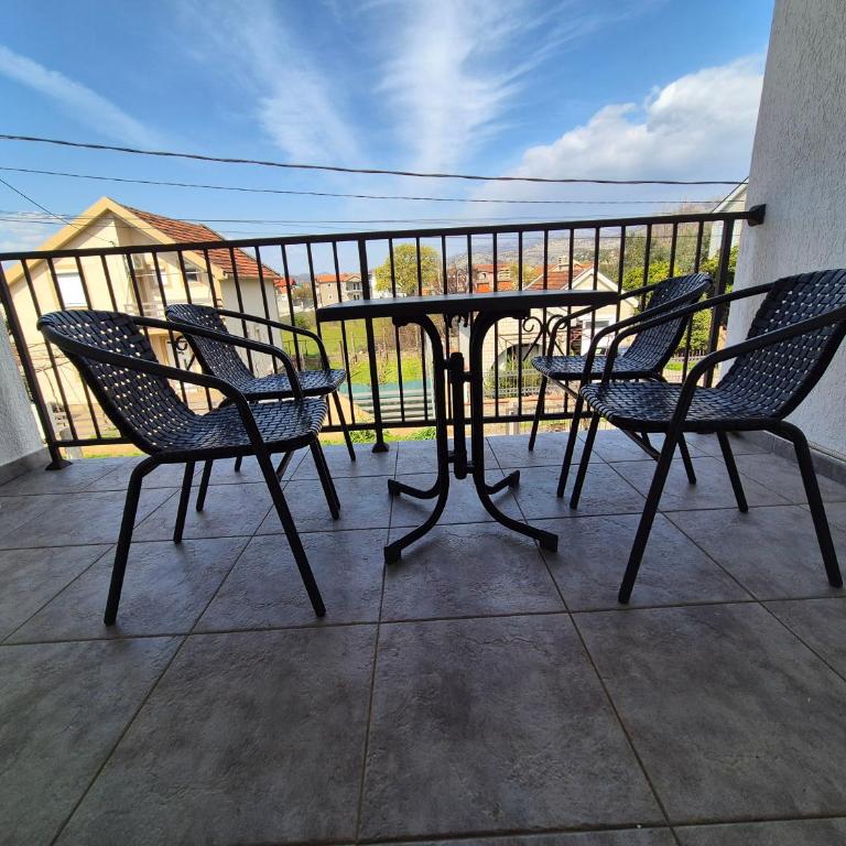 Peaceful 2BR Apt with Ultra-Fast WiFi - Two-Bedroom Apartment - 31