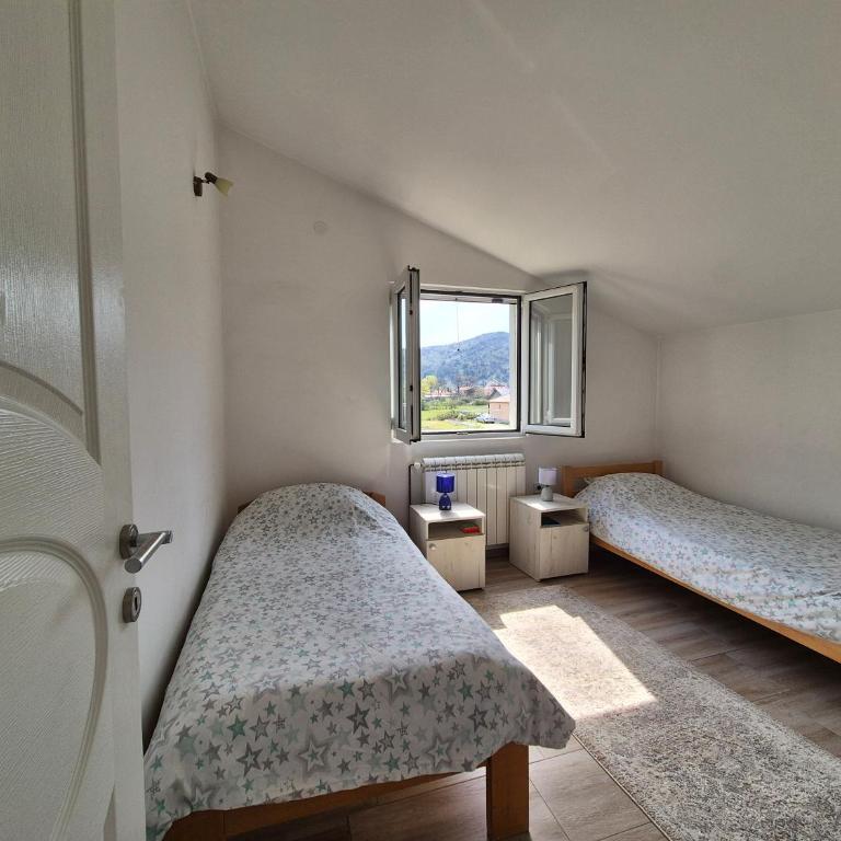 Peaceful 2BR Apt with Ultra-Fast WiFi - Two-Bedroom Apartment - 17