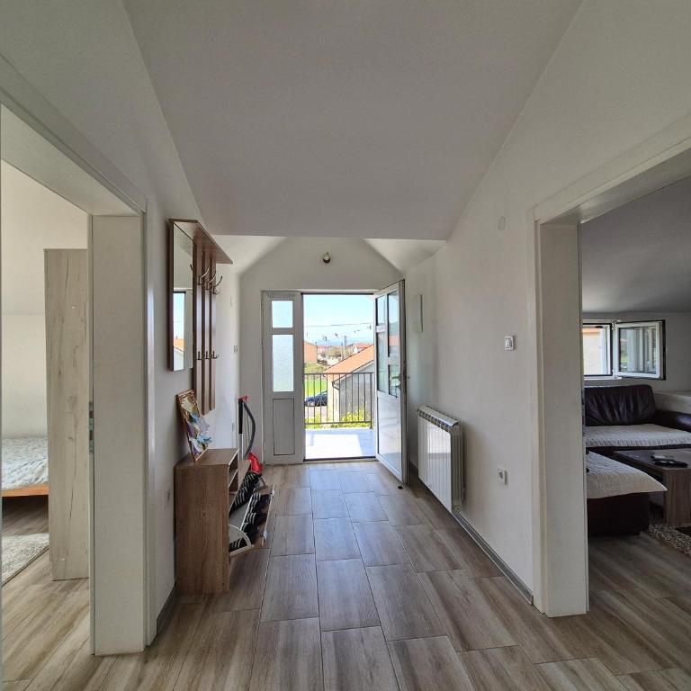 Peaceful 2BR Apt with Ultra-Fast WiFi - Two-Bedroom Apartment - 28
