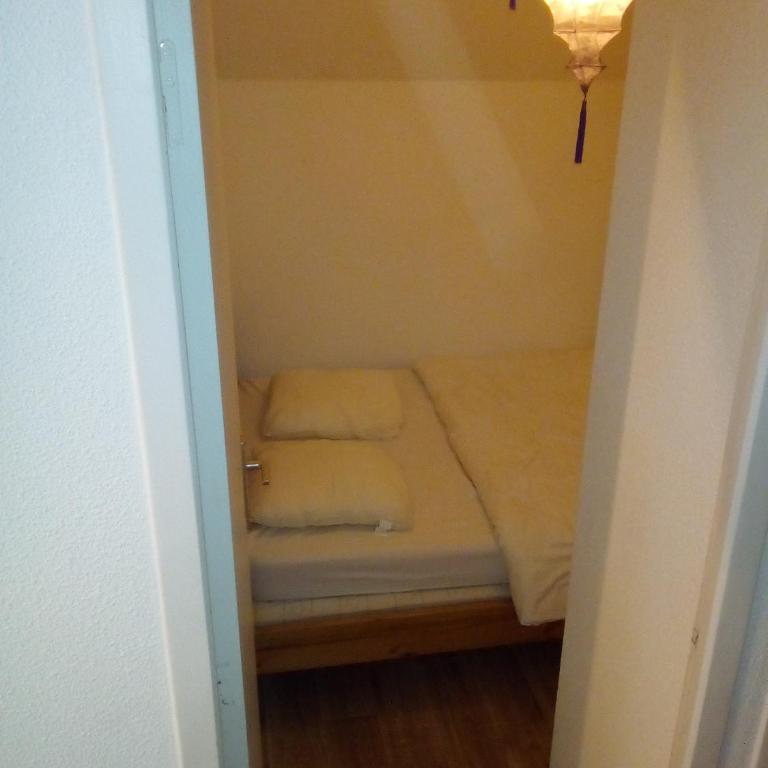 Studio avec balcon à Guillestre 05 - 2 place de l' église - Résidence le priouré - Appartement N 26 - Appartement 1 Chambre - 6