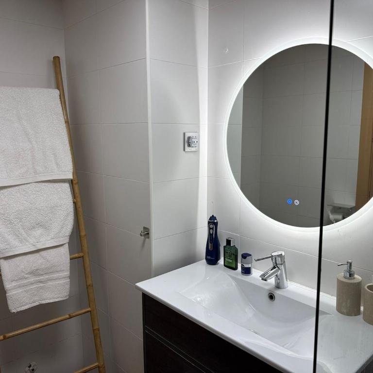 Smart Penthouse with Terrace 10min Walk to Beach - Apartamento de 1 dormitorio - 6