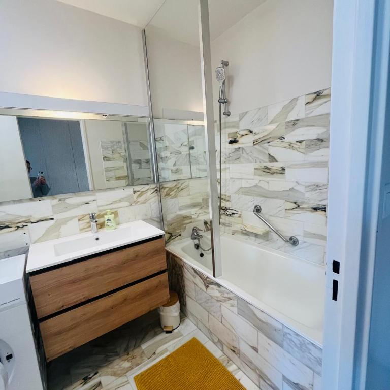 De la mer à la ville - One-Bedroom Apartment - 11