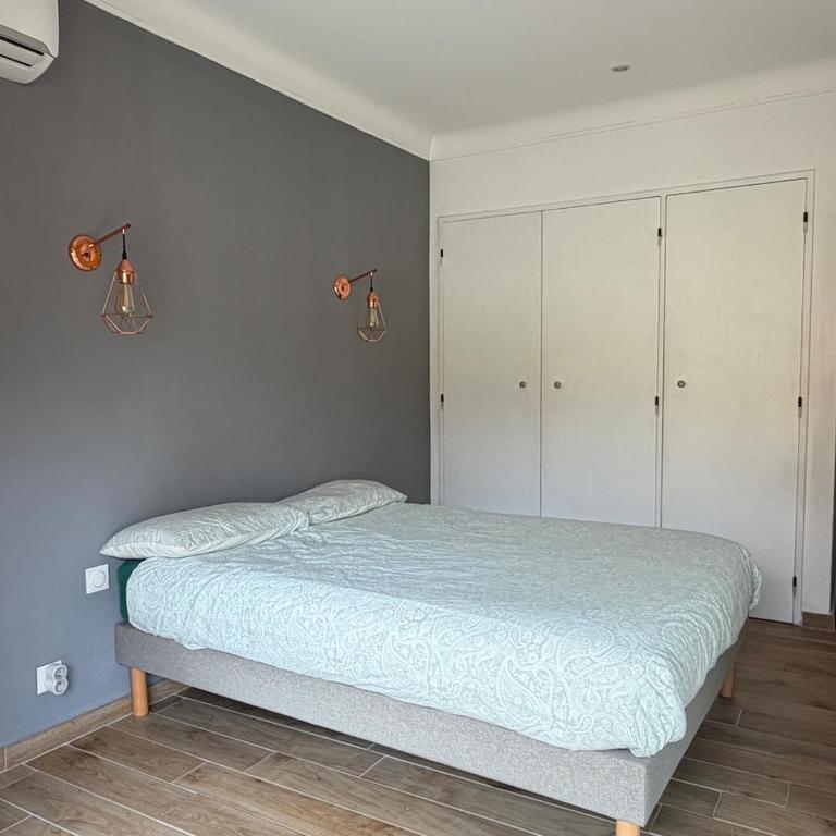 Village center - Parking - Air conditioning - Terrace - Appartement 1 Chambre - 9