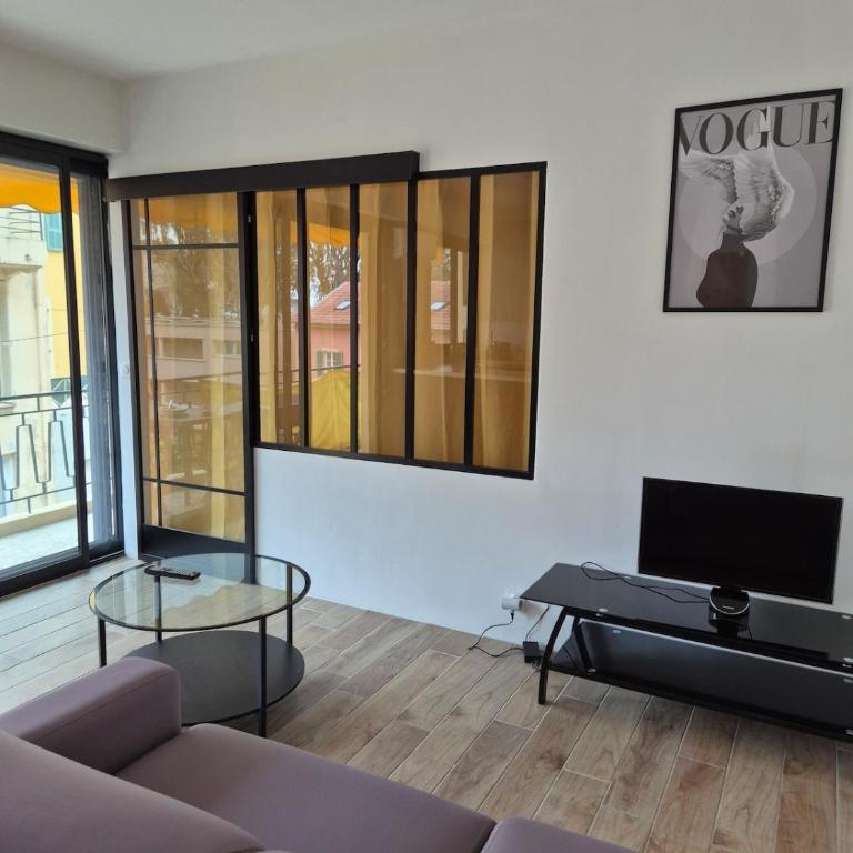 Village center - Parking - Air conditioning - Terrace - Appartement 1 Chambre - 12