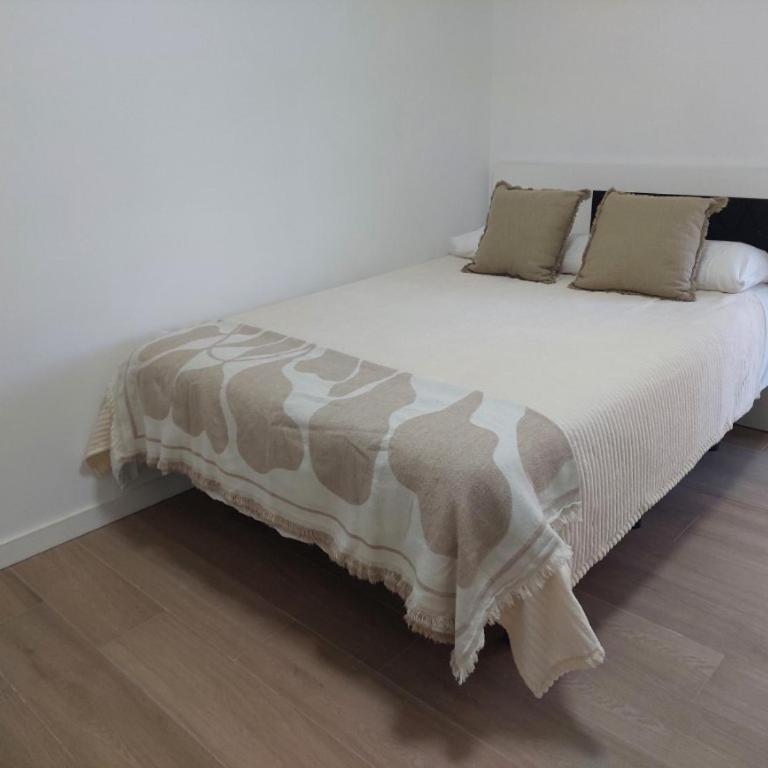 Coqueto piso con cuatro aires acondicionados - Apartamento de 3 dormitorios - 10