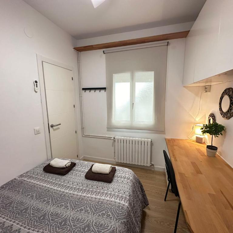 Rooms in Apartment Borrell - Double Room with Shared Bathroom - 1