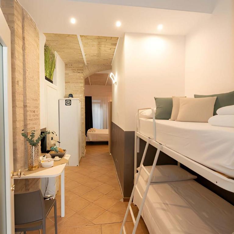 Heart of Pescara Elegant Suites - Chic Suites in Pescara Center & 2 steps from Sea - AC & Wifi - Camera Matrimoniale con Bagno Privato - 7