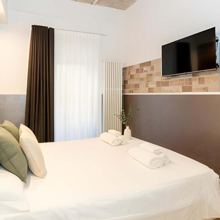 Heart of Pescara Elegant Suites - Chic Suites in Pescara Center & 2 steps from Sea - AC & Wifi - Camera Matrimoniale con Bagno Privato - 2