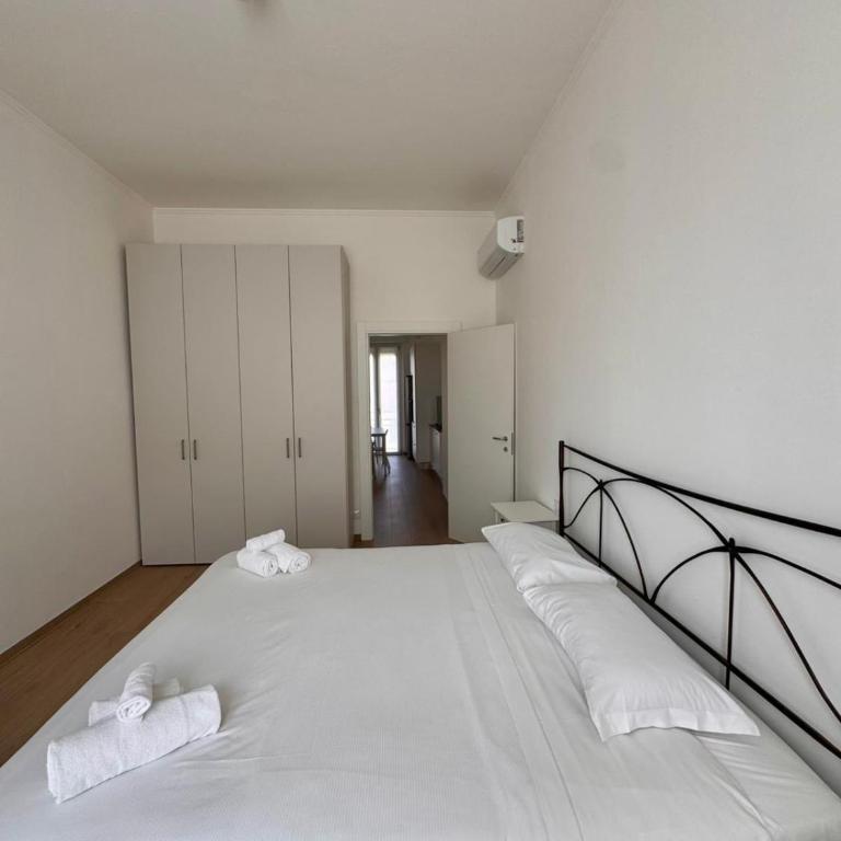 Corso Garibaldi 73 - Appartamento Standard con 2 Camere da Letto - 23