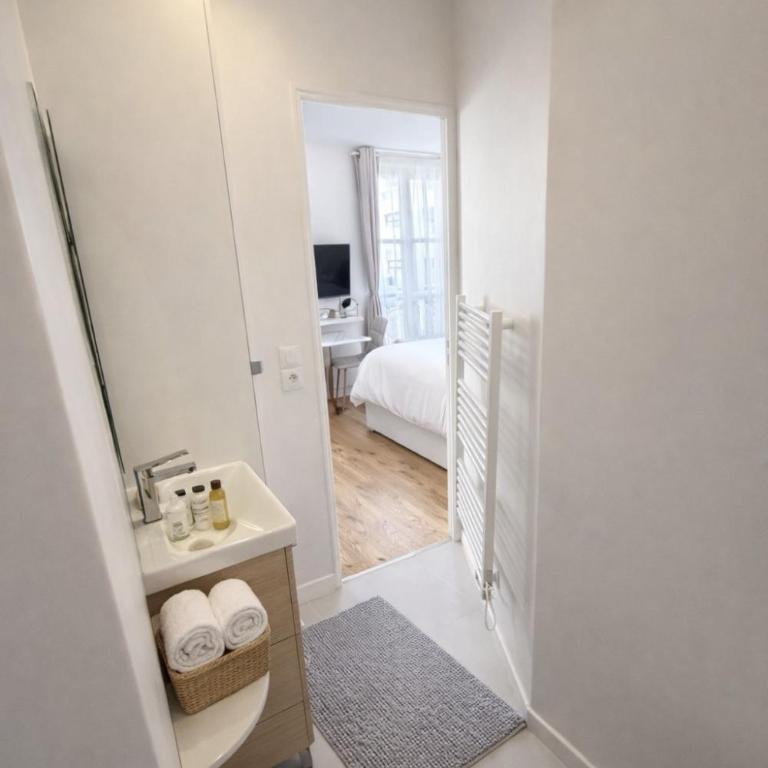 Marais Studio BHV Hôtel de Ville - One-Bedroom Apartment - 4