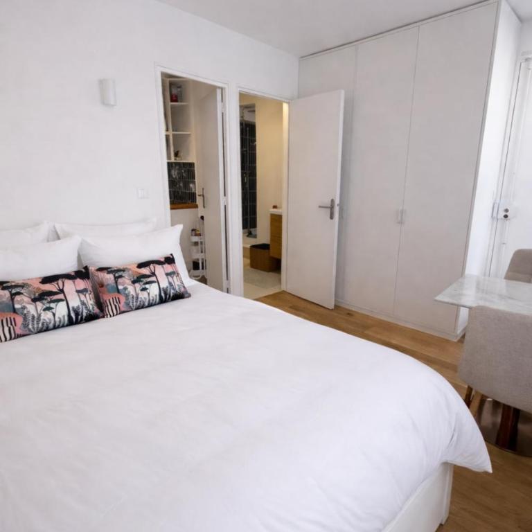 Marais Studio BHV Hôtel de Ville - One-Bedroom Apartment - 14
