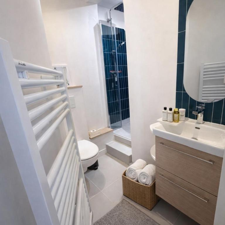 Marais Studio BHV Hôtel de Ville - One-Bedroom Apartment - 8