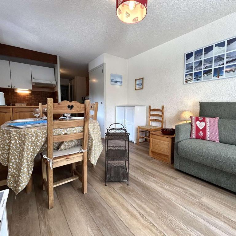 Studio avec coin montagne - 4 pers, à 100m des télécabines, piscine, parking, casier à ski - Appartement 1 Chambre - 1
