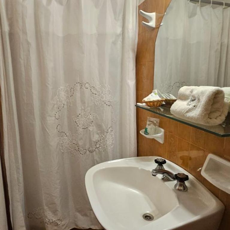Hotel Riviera - Standard Family Room - 1