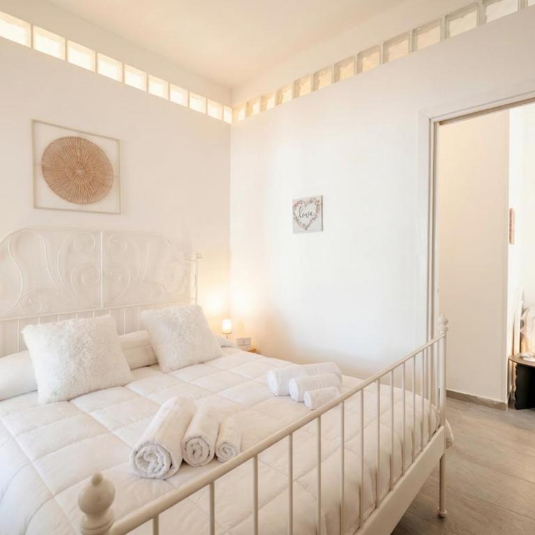 CarmenLeo-Central Accommodation with Patio - Appartamento - 13