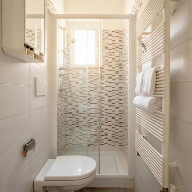 CarmenLeo-Central Accommodation with Patio - Appartamento - 11