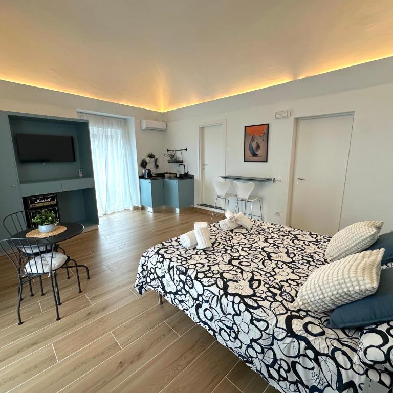 Umbrella Street Home - One-Bedroom Apartment - 1