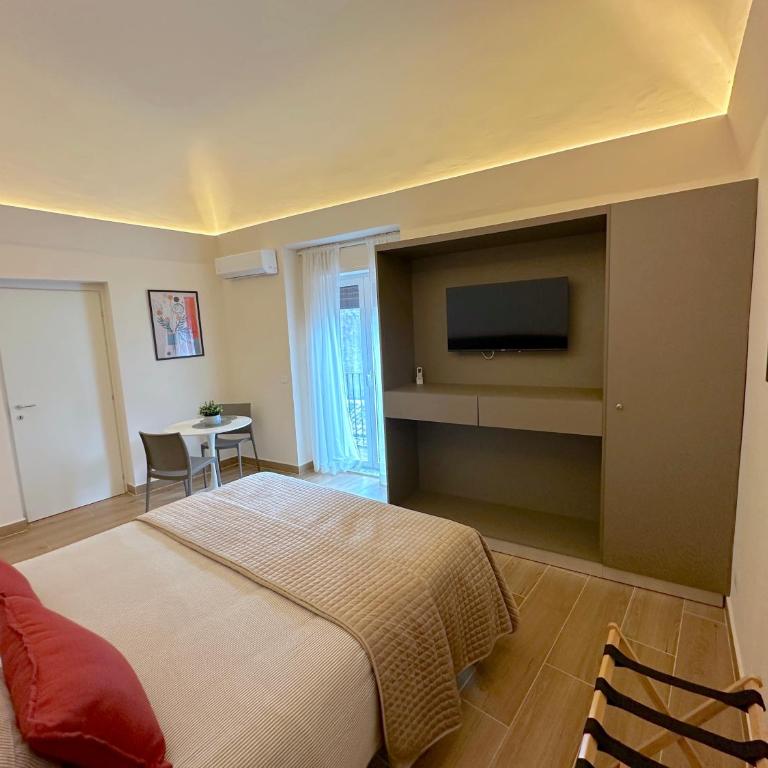 Umbrella Street Home - One-Bedroom Apartment - 13