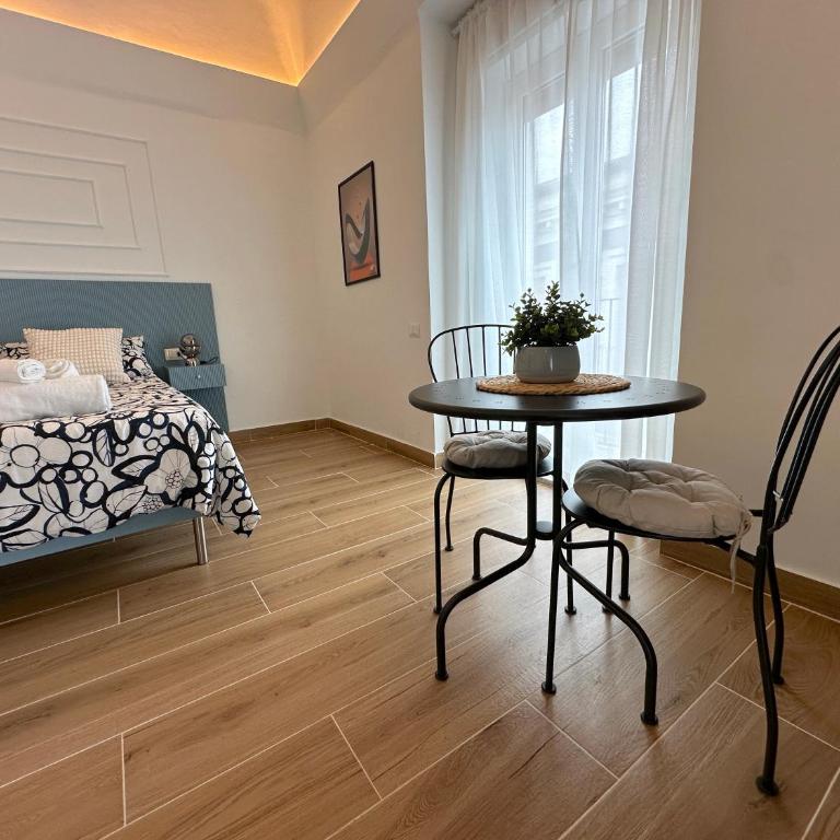 Umbrella Street Home - One-Bedroom Apartment - 6