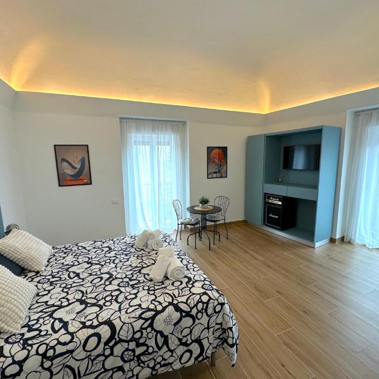 Umbrella Street Home - One-Bedroom Apartment - 2