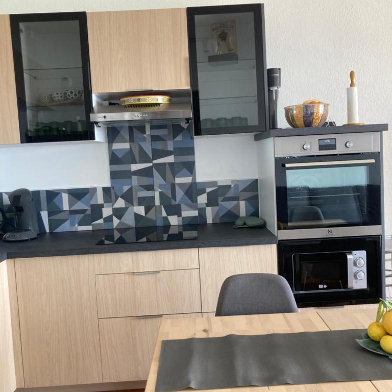 Appartement T3 classé 3 étoiles vue mer avec terrasse ,plage 2 minutes à pied - Appartement 2 Chambres - 8