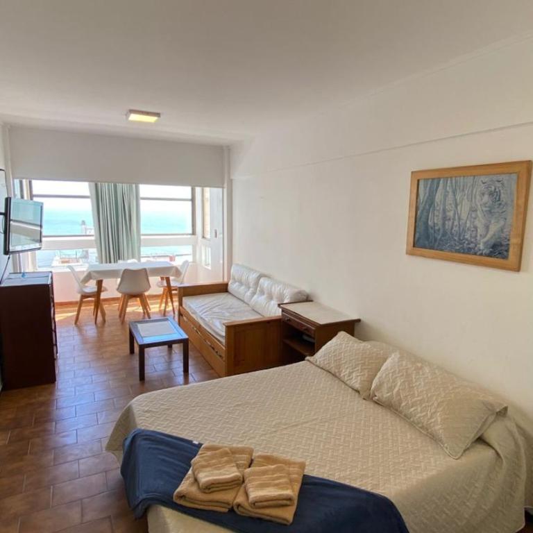 Have breakfast overlooking the sea, just a short walk from everything - One-Bedroom Apartment - 2