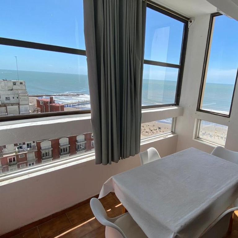 Have breakfast overlooking the sea, just a short walk from everything - One-Bedroom Apartment - 9