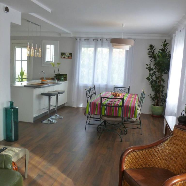 Appartement lumineux avec jardin privatif - Two-Bedroom Apartment - 1