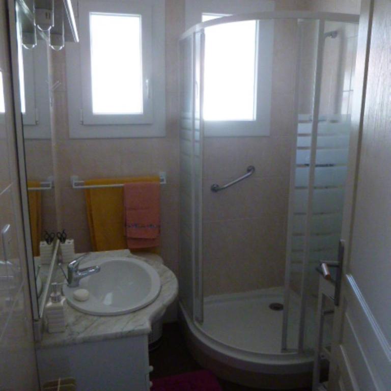 Appartement lumineux avec jardin privatif - Two-Bedroom Apartment - 22