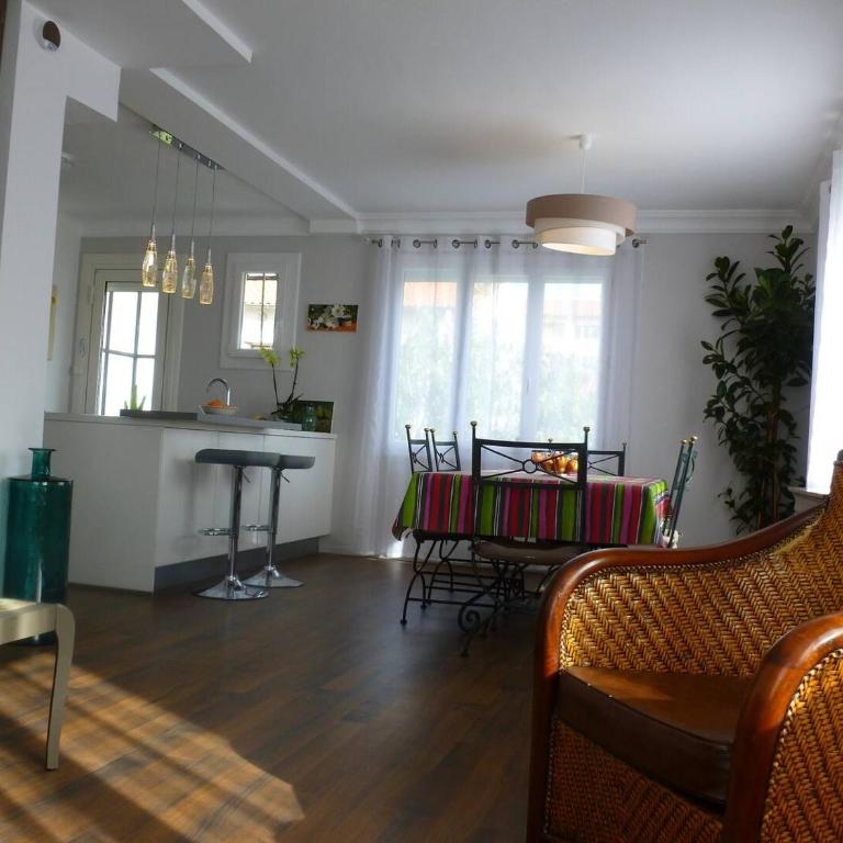Appartement lumineux avec jardin privatif - Two-Bedroom Apartment - 13