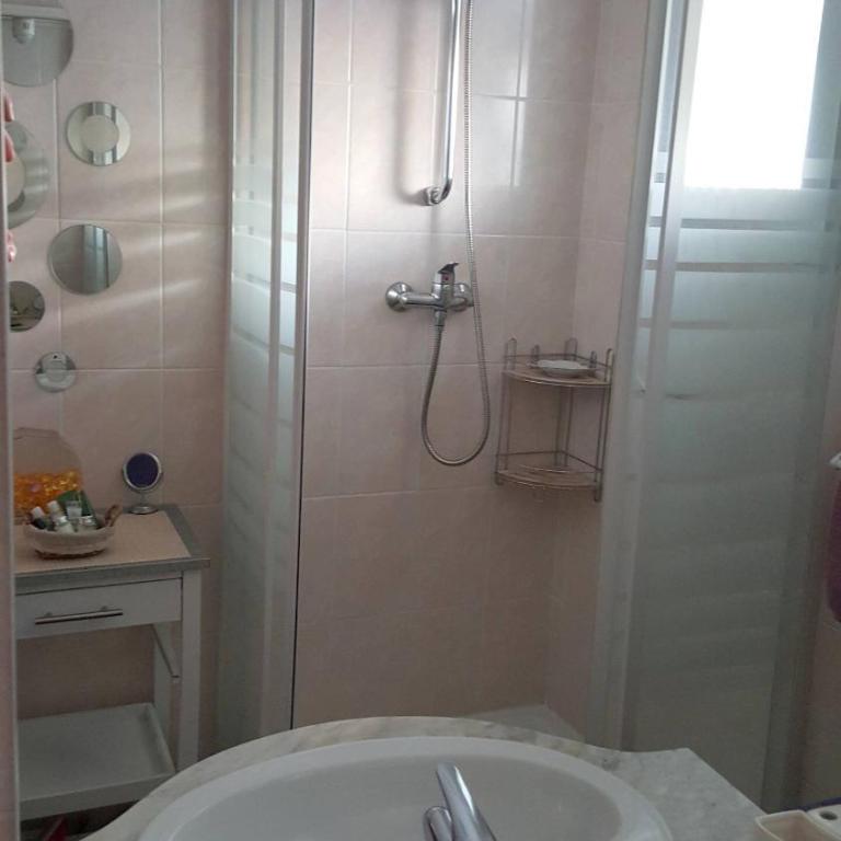 Appartement lumineux avec jardin privatif - Two-Bedroom Apartment - 20