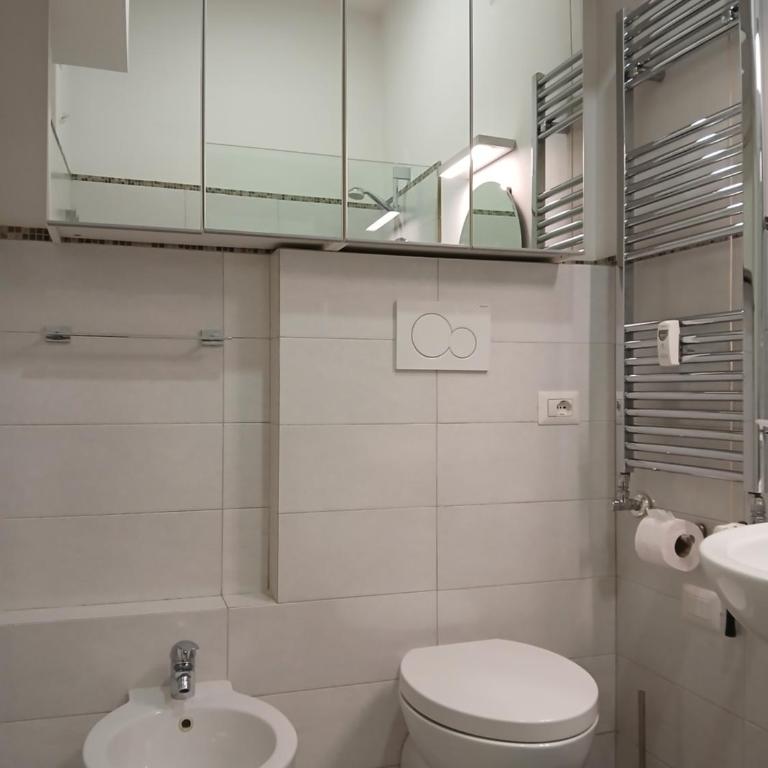 Perry guest house - Camera Matrimoniale con Bagno Privato Esterno - 9