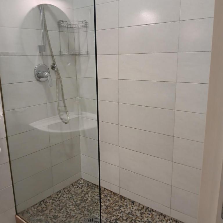 Perry guest house - Camera Matrimoniale con Bagno Privato Esterno - 8