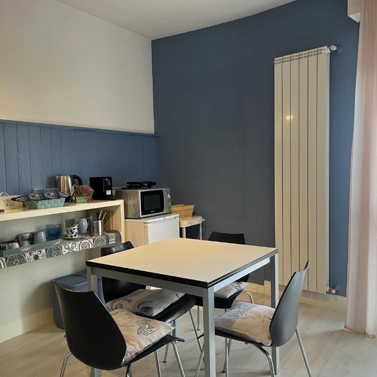 Facibeni Room with Private Living & Parking - Appartamento con 1 Camera da Letto - 8