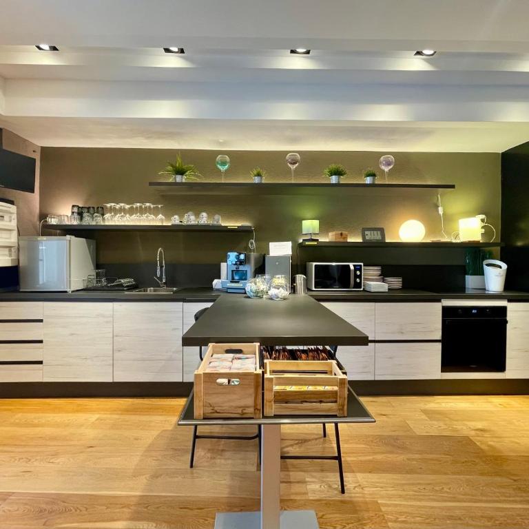 Martini Castello Boutique Rooms - Three-Bedroom Premium Apartment - 8
