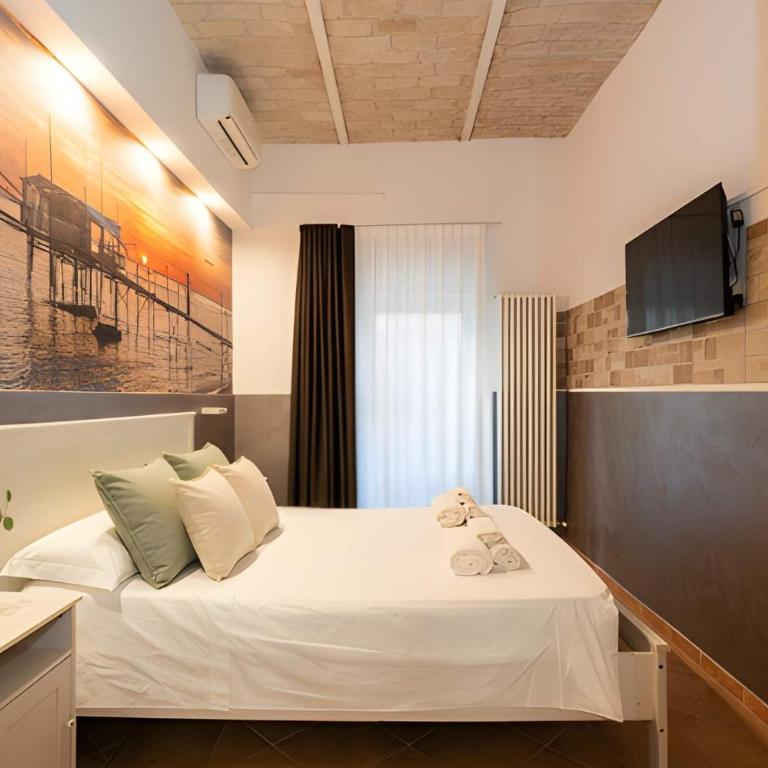 Heart of Pescara Elegant Suites - Chic Suites in Pescara Center & 2 steps from Sea - AC & Wifi - Camera Matrimoniale con Bagno Privato - 3
