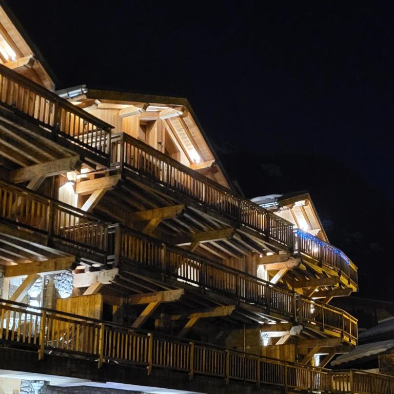 L'Estive en Vanoise, Gite tout confort 6-10 pers, Cœur de station, Terrasse panoramique - Appartement de Grand Standing 4 Chambres - 48