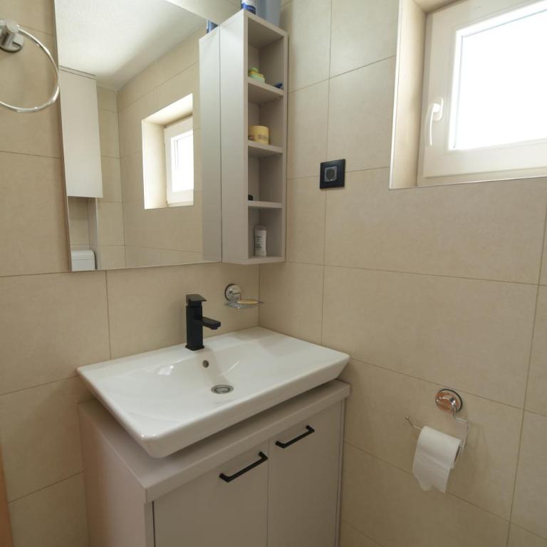 Planinski vuk chalet - One-Bedroom House - 12