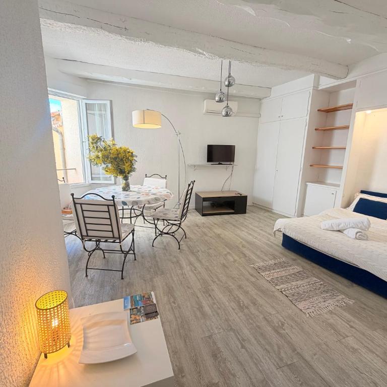 Appartements de Charme à Bormes les Mimosas Village médiéval ! - One-Bedroom Apartment - 1