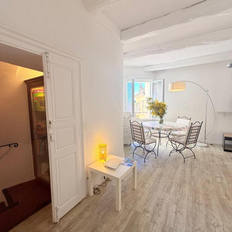 Appartements de Charme à Bormes les Mimosas Village médiéval ! - One-Bedroom Apartment - 4