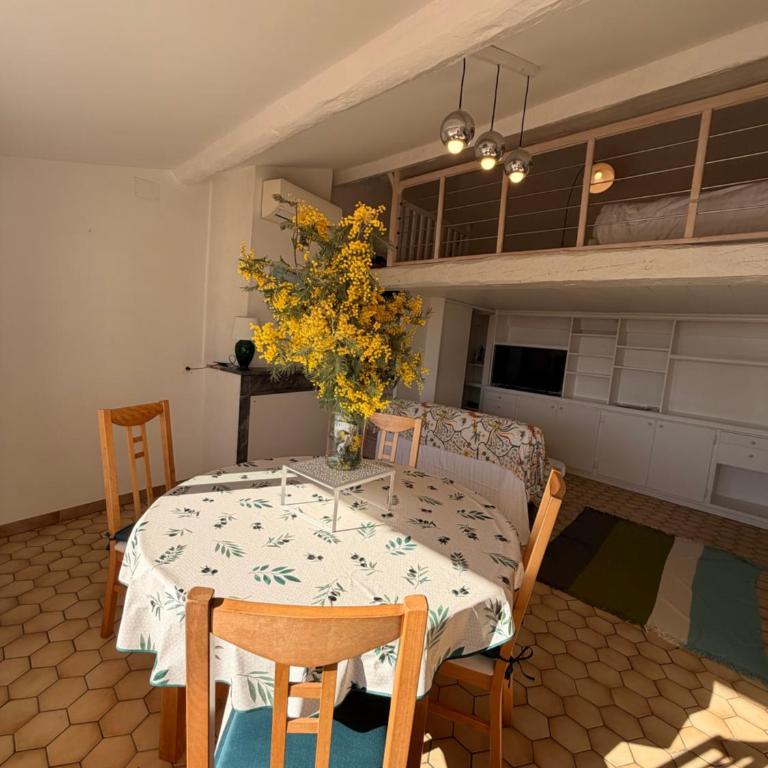 Appartements de Charme à Bormes les Mimosas Village médiéval ! - One-Bedroom Apartment with Sea View - 8