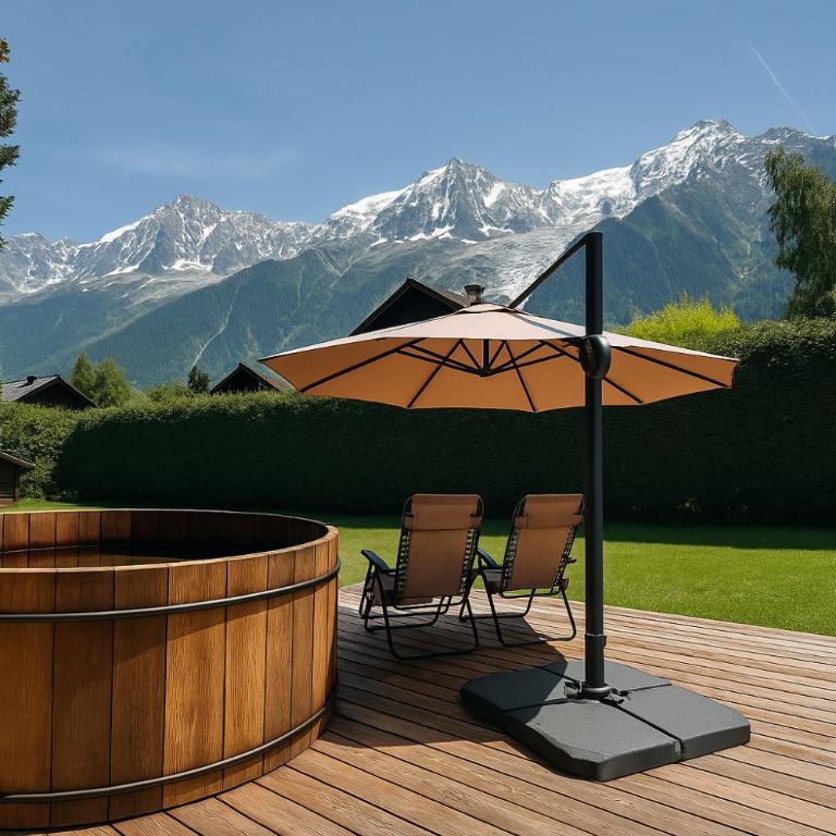 Luxurious Chalet With Breathtaking Mont Blanc Massif Views From Hot Tub and Garden plus Sauna - Chalet - 1