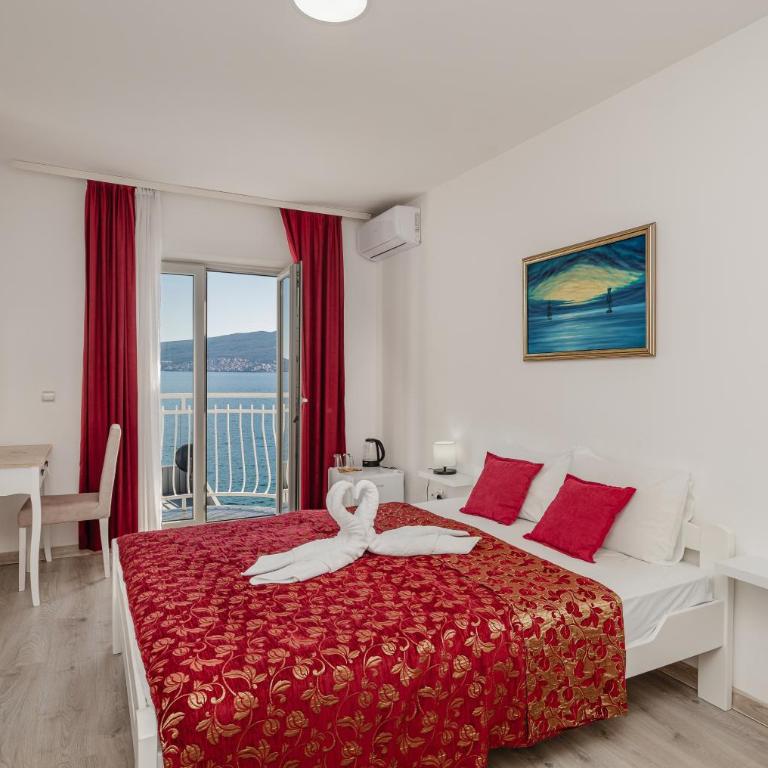 Hotel Azzurro - Superior Triple Room with Sea View - 10