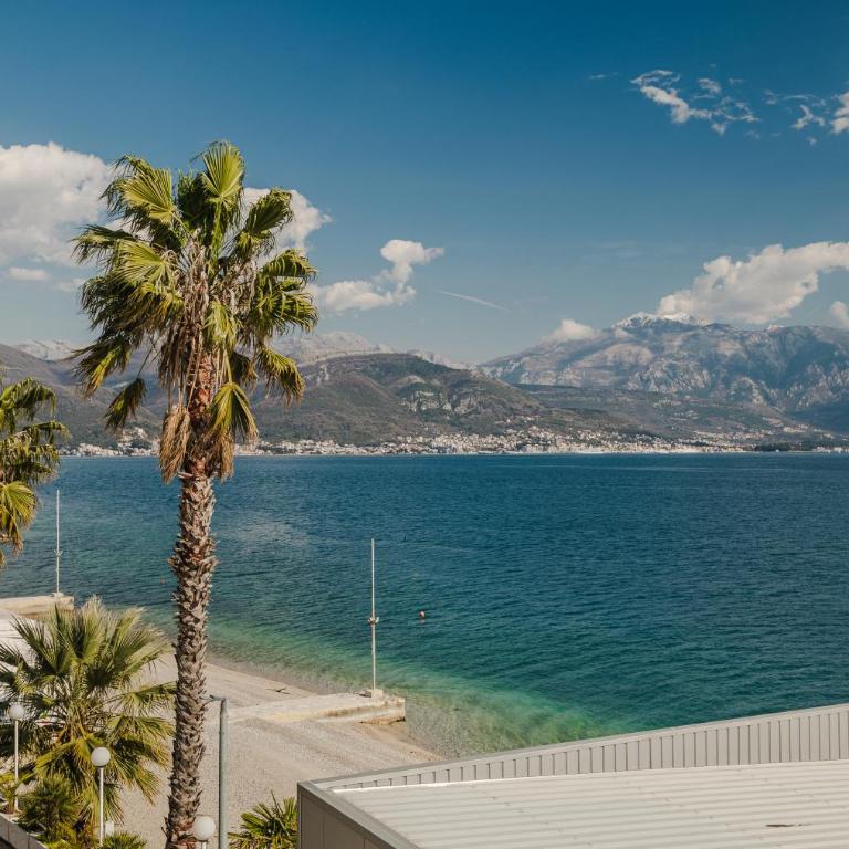 Hotel Azzurro - Superior Triple Room with Sea View - 4