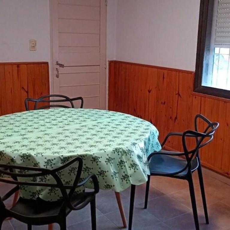 Casa en alquiler a una cuadra de la peatonal - Apartamento de 2 dormitorios - 3