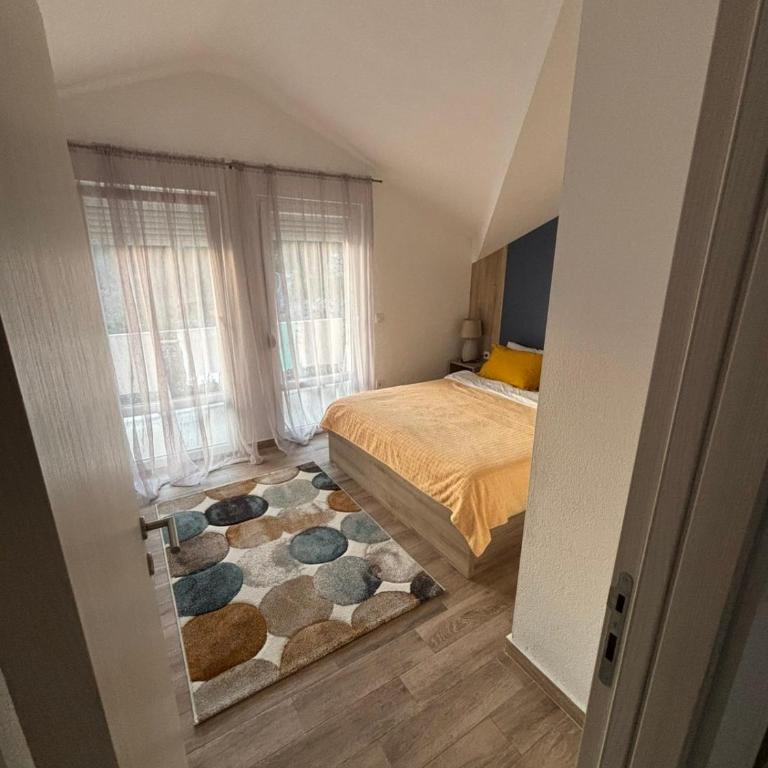 Glosy - Double Room with Balcony - 1