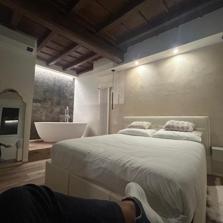 Perla sul Lago - LuxuryApartment - Arona centre - Appartamento con 3 Camere da Letto - 2