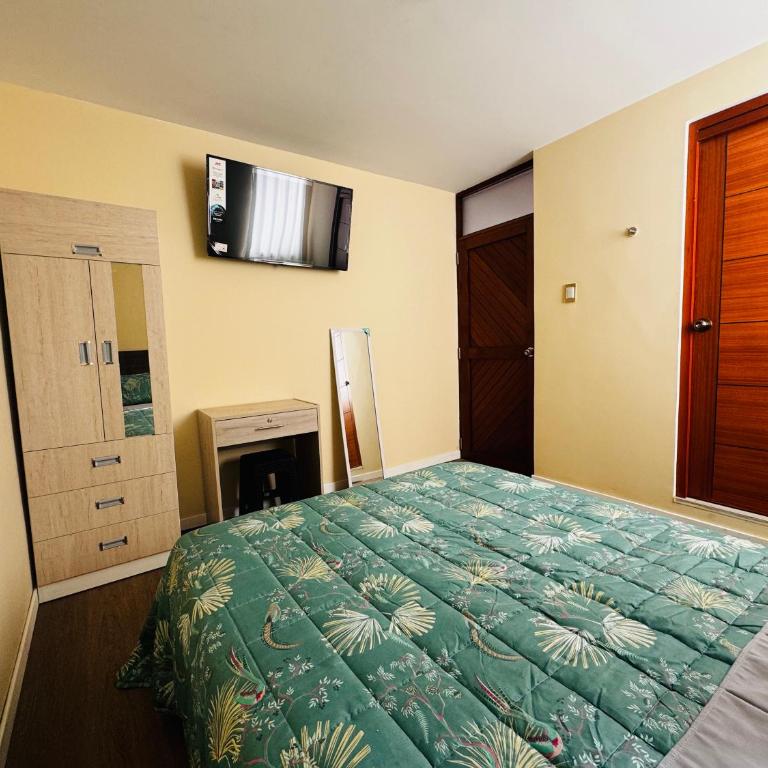 Huanchaco House - Double Room with Private Bathroom - 37