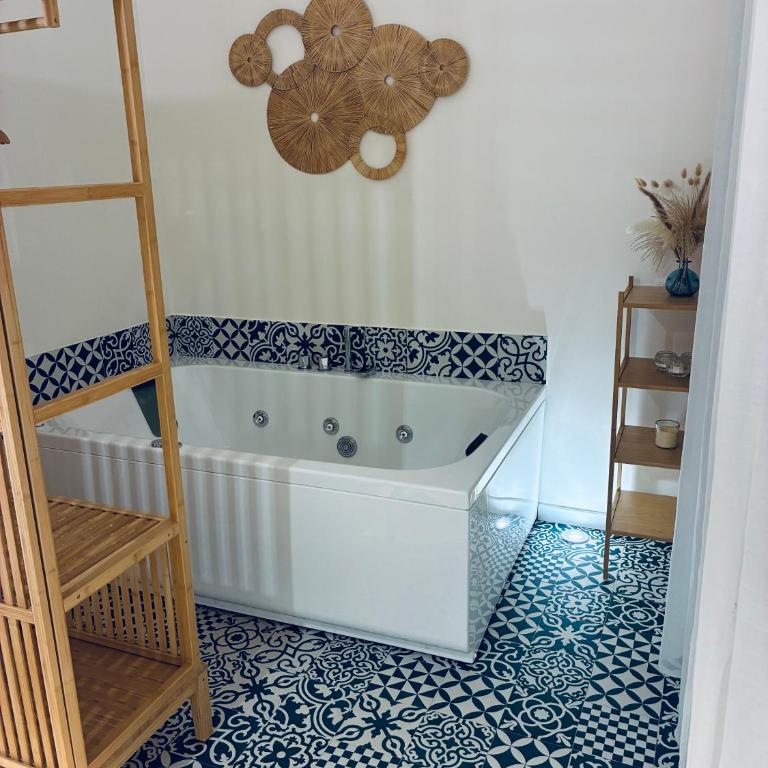 Disíu Apartment con jacuzzi in pieno centro - Two-Bedroom Apartment with Sea View - 5